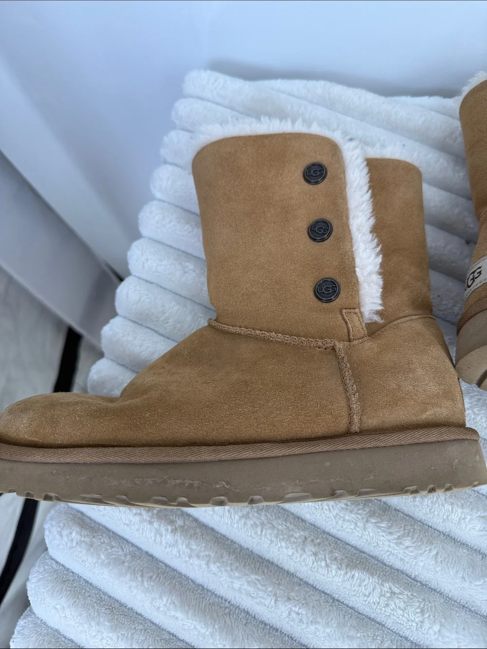 UGG good please